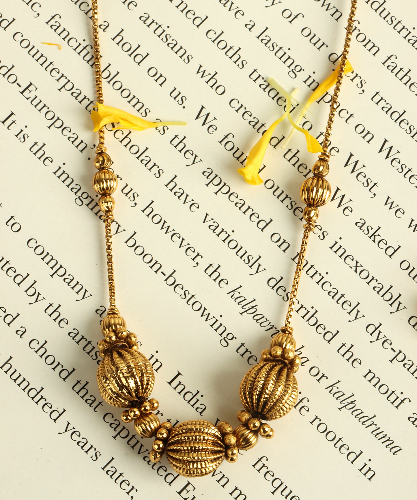 Minimal Heritage Design Gold Beaded Chain