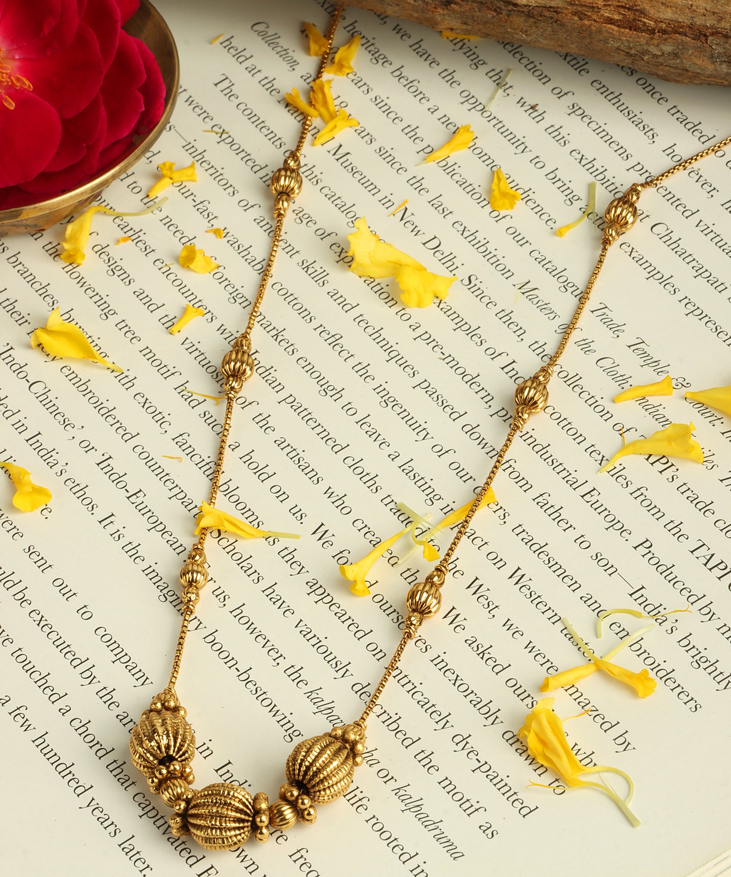 Minimal Heritage Design Gold Beaded Chain